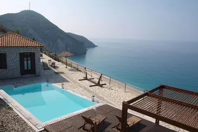 Image de Luxueuse villa en front de mer avec piscine privée et vue incroyable