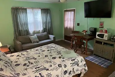Image de Studio Apt. at the Boat House - Water Front, Pet Friendly, WiFi, Smart Tv