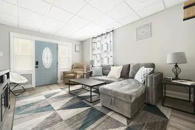 Image de Huge Private Home w Parking - Explore Mt. Washington Views!
