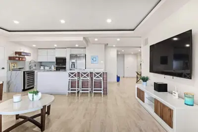 Image de Revitalized Beachfront Villa