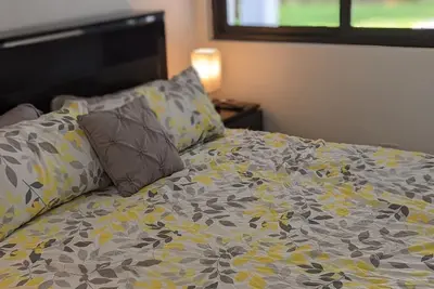 Image de Private Entrance Room walkable to the Beach!