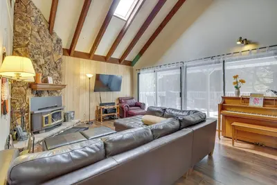 Image de Ski, Hike & Fish: Big Bear Lake Home w/ Fire Pit