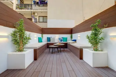 Image de Art Deco Luxury Apartment, Central Location