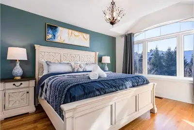 Image de Luxury home Blue Mountain with a view\/Pool Table\/Outdoor heated Pool