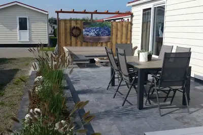 Image de Charmingly decorated chalet Florence 1 near the sea serooskerke