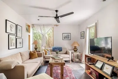 Image de 3/2 Mod Hideaway, Laid-back Loft. Acl/ S Congress/ Downtown. Dog-Friendly