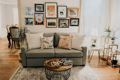 Image de First floor of beautiful house in Elmwood Village
