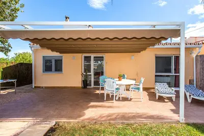 Image de House with garden 5 minutes from the beach! (pet friendly)