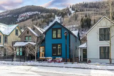 Image de Casa Azul: Historic home w/ modern remodel!