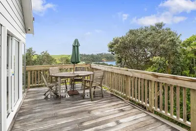 Image de Pohutukawa Paradise - Martins Bay Holiday Home