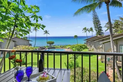 Oceanside-Spectacular View and Poolside Oasis!