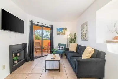 Image de Midtown, 2br Condo, Pool, Near University of Arizona, Tucson Az 🌵