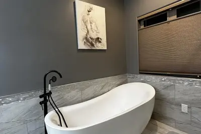 Image de Spacious Modern Home with a Perfectly Convenient Location!