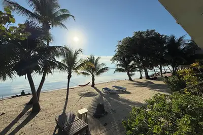 Image de Beachfront private suite in the coconut trees