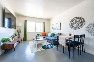 Image de Christmas Festival 2br Apt w Parking Downtown