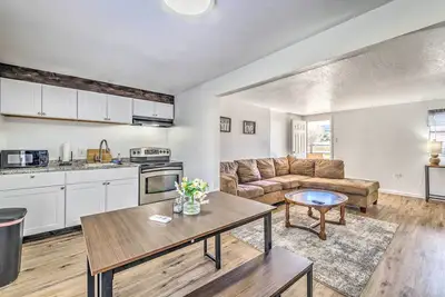 Image de Bright 2-Story Condo: 8 Mi to Grindstone Lake