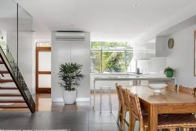 Image de 1 James Cook Apartments - Opposite Clarkes Beach