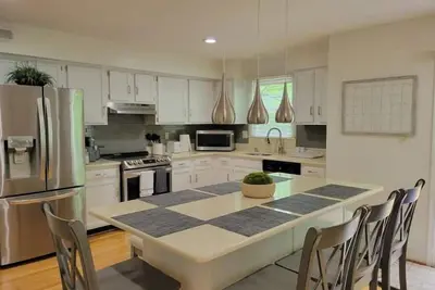 Image de Entire cheerful 4 br townhouse by the lake
