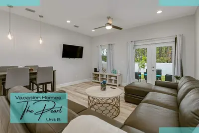 Image de All new, lovely, spacious 3bd\/2bth unit sleeps 10!