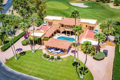 Image de Award-Winning Ritz Carlton Golf Green Estate|Sauna|Interior Pool|Jacuzzi|Gym|Mtn