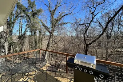 Image de Brand new Modern home, within riding distance of biking trails