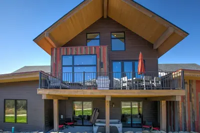 Image de Private Hot Tub, A/C, Luxury Home, Office Space, 1 Minute to Wildhorse Gondola