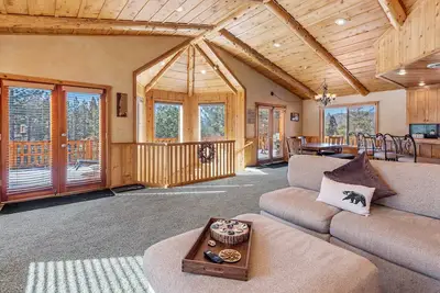 Image de Ursa Major Retreat - Air Conditioning, Close to Slopes, Shuffleboard, Fireplace, Deck, Bbq