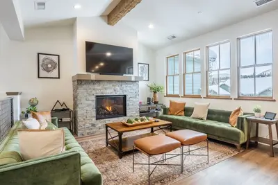 Image de Snowcreek Creekhouse #1463 - Newly Built 3 Bed 2. 5 bath, 2 Car Garage Sleeps 8