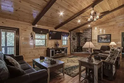 Image de Huckleberry Hill--A private 15+ acre Smoky Mountain retreat, Prime Location!