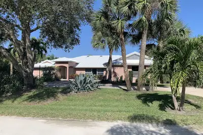 Image de East of A1a, pool, steps from beach, pet friendly, South Beach