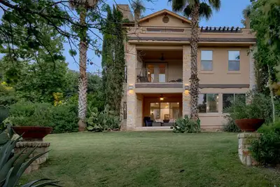 Image de Spacious house with beautiful Lake Travis views! !