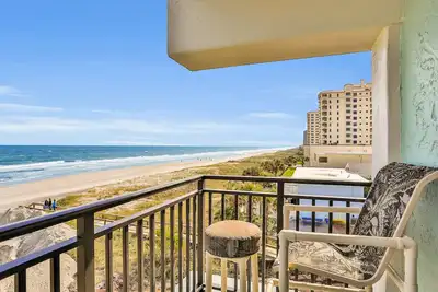 Image de Oceanfront condo with pool, amazing view, balcony & beach access