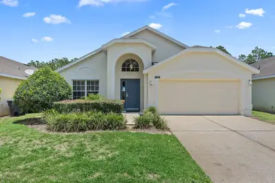 Image de **Luxury 4 bedroom Villa w/ pool in golf community, mins away from DisneyWorld**