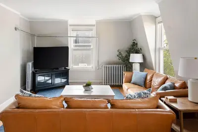 Image de Skyline 138: Charming West End Mansard Penthouse