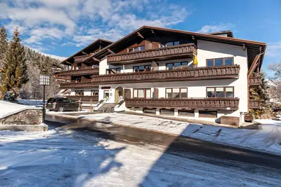 Image de Appartement de vacances \"Haus Excelsior Top 13\" avec vue sur les montagnes, balcon et Wi-Fi.