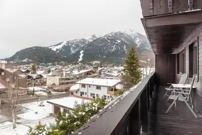 Image de Appartement de vacances \"Haus Excelsior Top 21\" avec vue sur les montagnes, balcon et Wi-Fi.