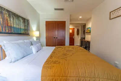 Image de Luxury Hotel Room Free Parking, Pool &Hot Tub
