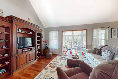 Image de Bethany Bay home with pool and sports courts + on-site golf