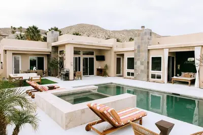 Image de Doorway to the Desert · Luxury Home in Desert Hot Springs, Ca