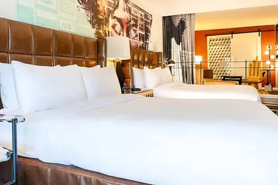 Image de Exclusive Access of Rooftop Poolside Bar, Spacious Modern Unit! Pet-friendly