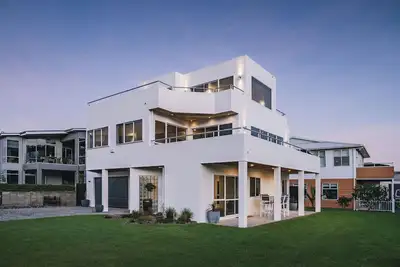 Beach HOUSE_Whangamatā (Max) BeachHouse incl Apartment - Waterviews