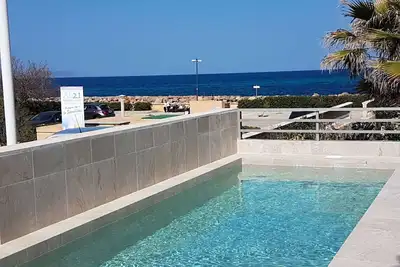 Image de Marina Port Sea views, beach 50m, wireless internet, large terraces.