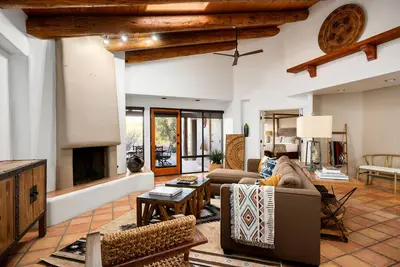 Image de Exclusive Boulder's Retreat near Downtown Cave Creek, hiking, scenic views.