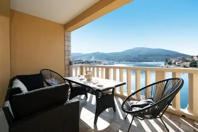 Image de Beautiful Two-Bedroom Apartment with Terrace and Sea View