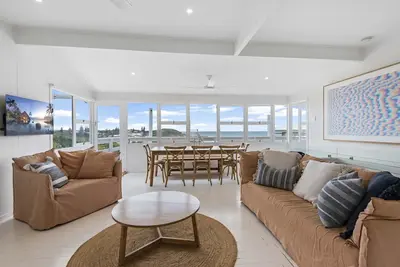 Image de Walters - Pet Friendly - Original Beach House With Sweeping Ocean Views