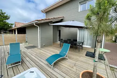 Image de Nouvelle maison contemporaine avec jacuzzi à quelques pas de l'Océan