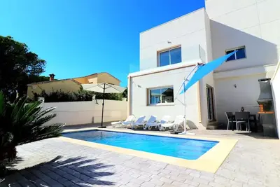Image de Villa Llevant Hot Tub Piscine et terrasse sur le toit à côté de la plage A/C