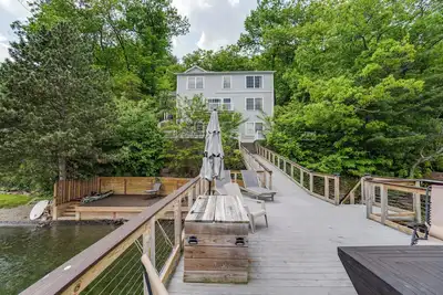 Image de Penny Lane: lake home on Keuka Lake with large sun deck, private lakefront, sleeps 10