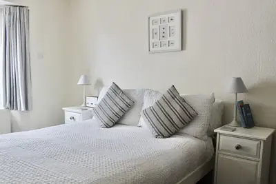 Image de Holiday Cottage with seafront beach hut - sleeps 4