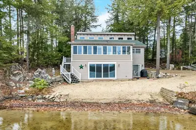 Image de Winnipesaukee Lake Front Cottage with Sandy Beach and 25ft Dock Sleeps 8